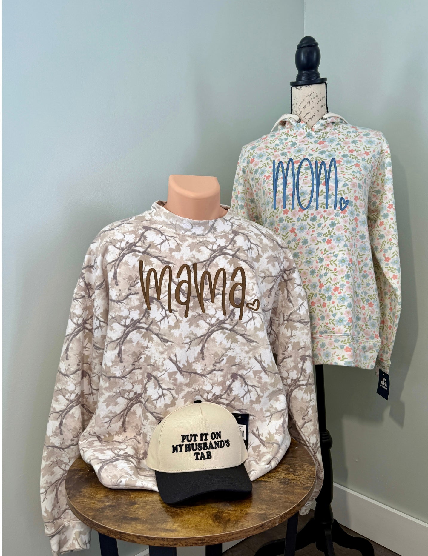 Camouflage crewneck with embroidery