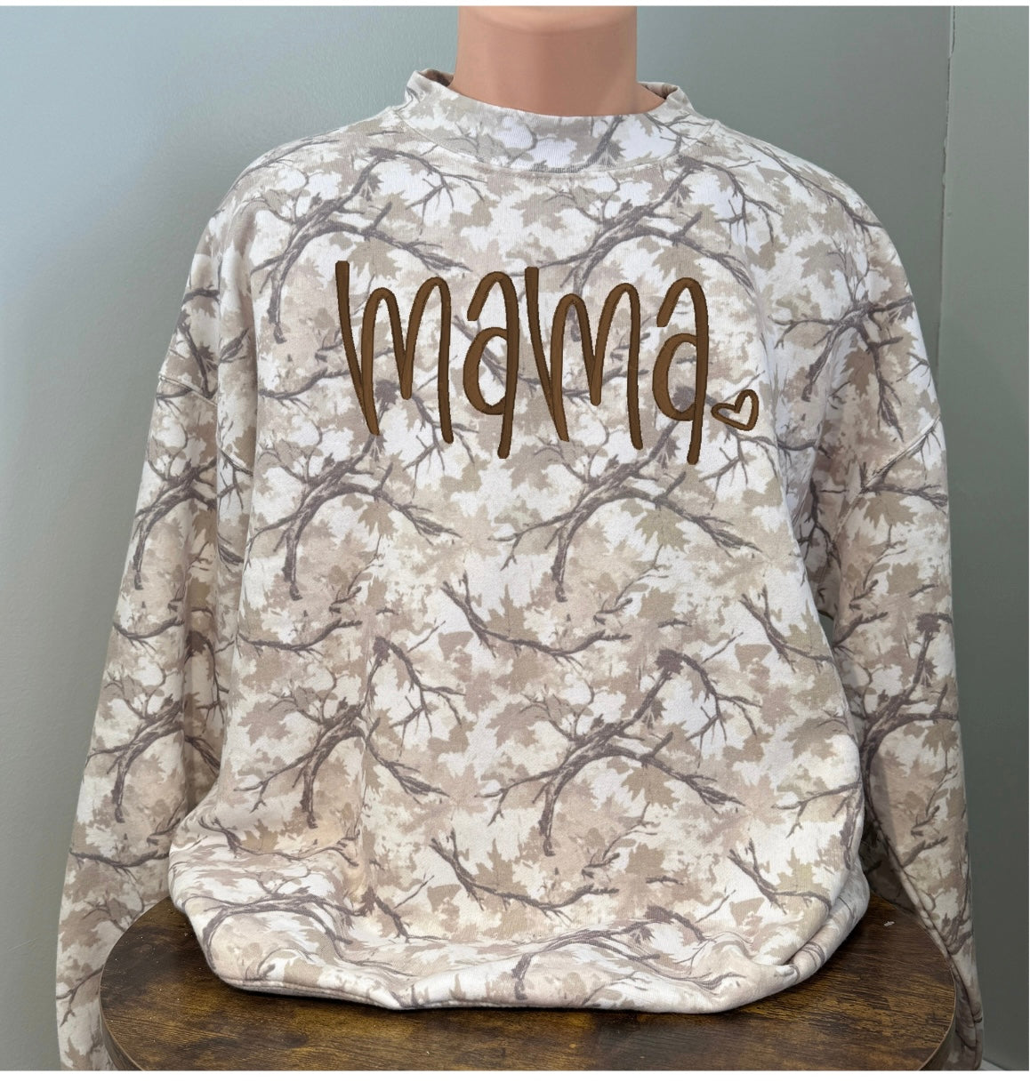 Camouflage crewneck with embroidery